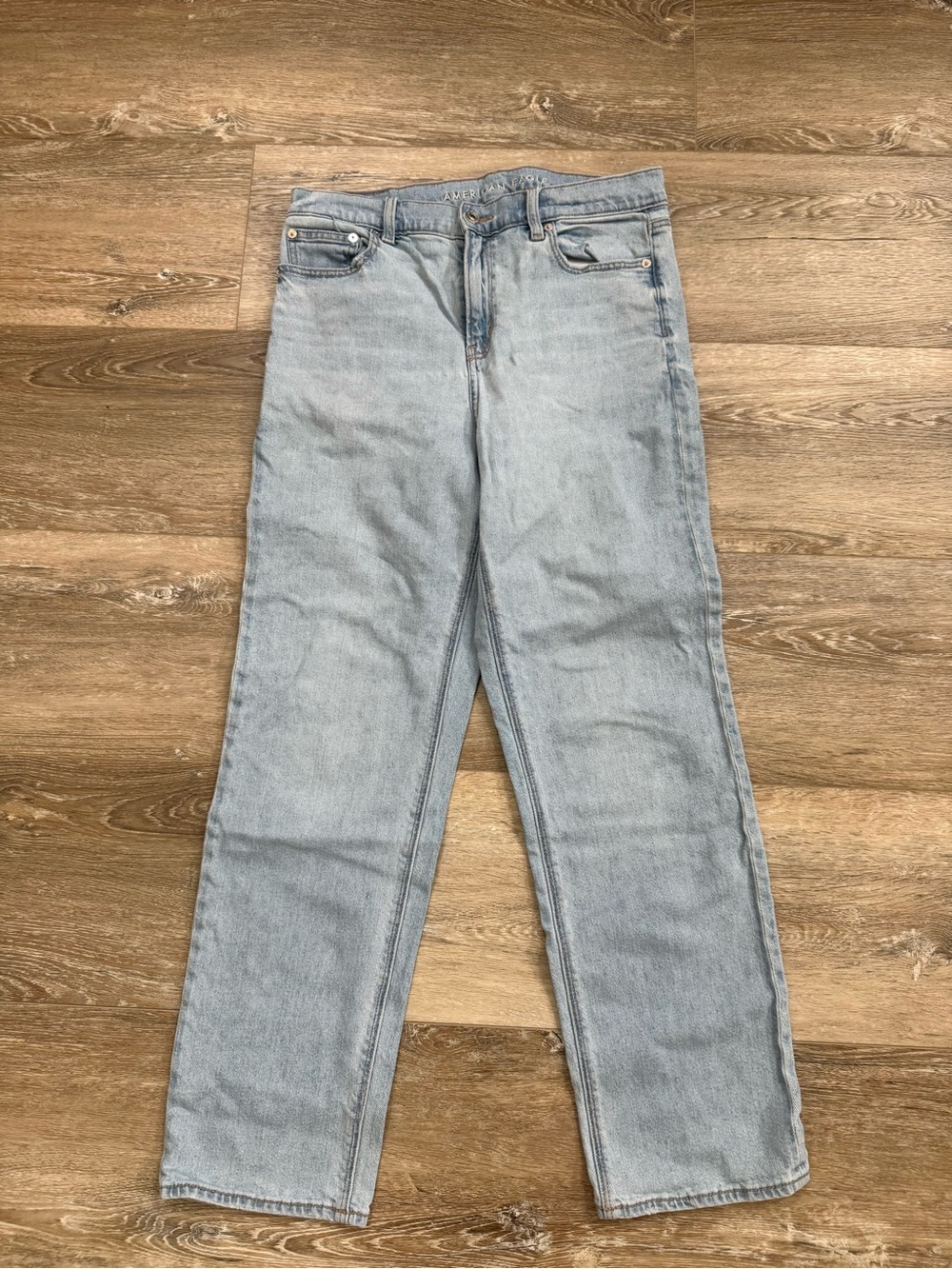 American Eagle woman’s super high rise straight